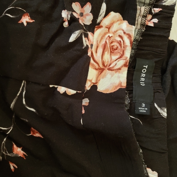 Torrid FLORAL CHALLIS SHORTS SIZE 3 - Picture 3 of 3